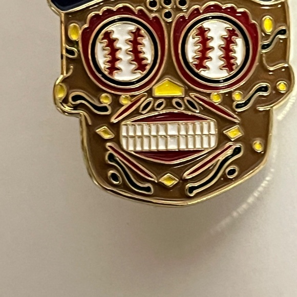 LA Dodgers Day Of Dead Skill Hat Pin Brooch Pins Fitted Hats Bag New - Picture 4 of 10
